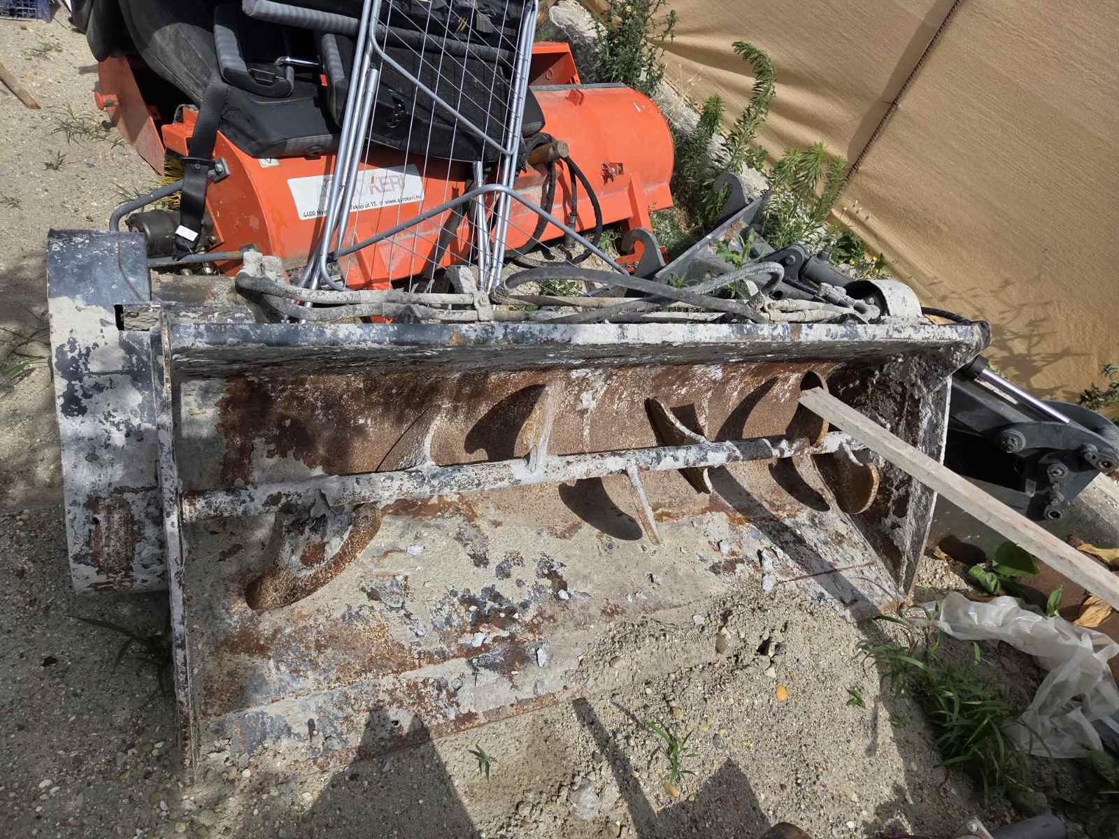 Hidraulikus betonkeverő kanál – működőképes